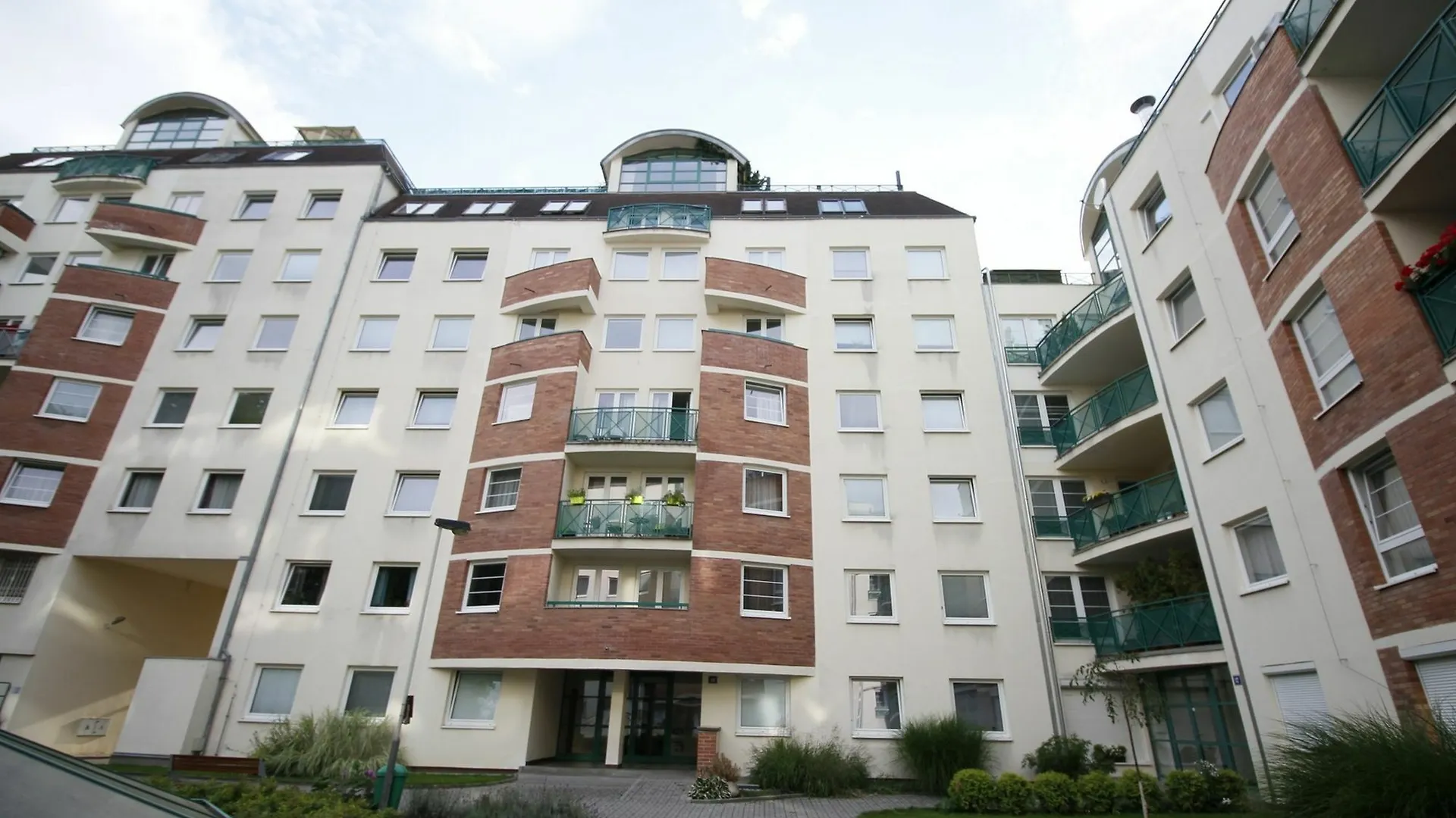 Panoramic Apartment Roof Terrace&Jacuzzi Prague