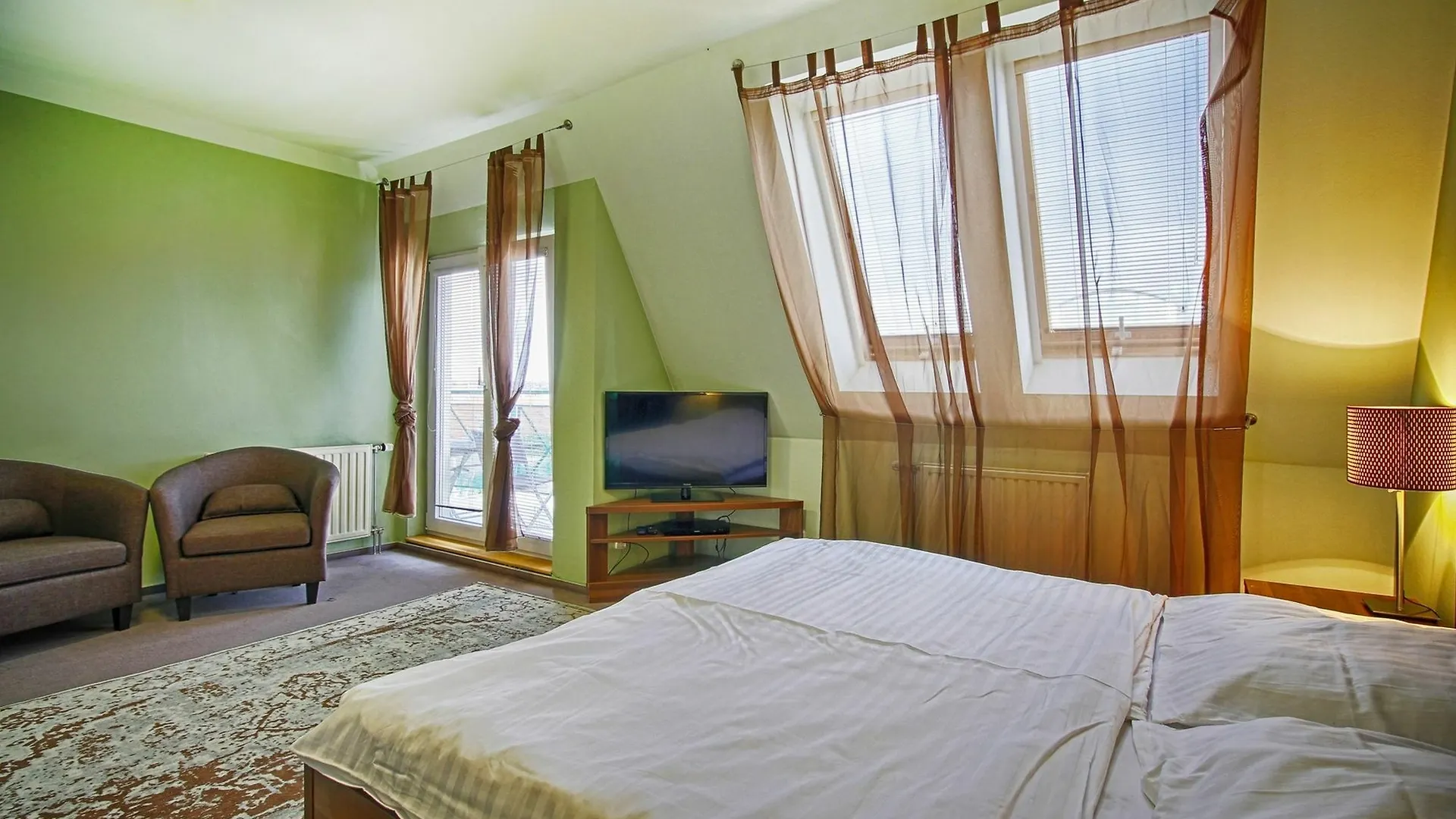 Panoramic Apartment Roof Terrace&Jacuzzi Prague Czech Republic