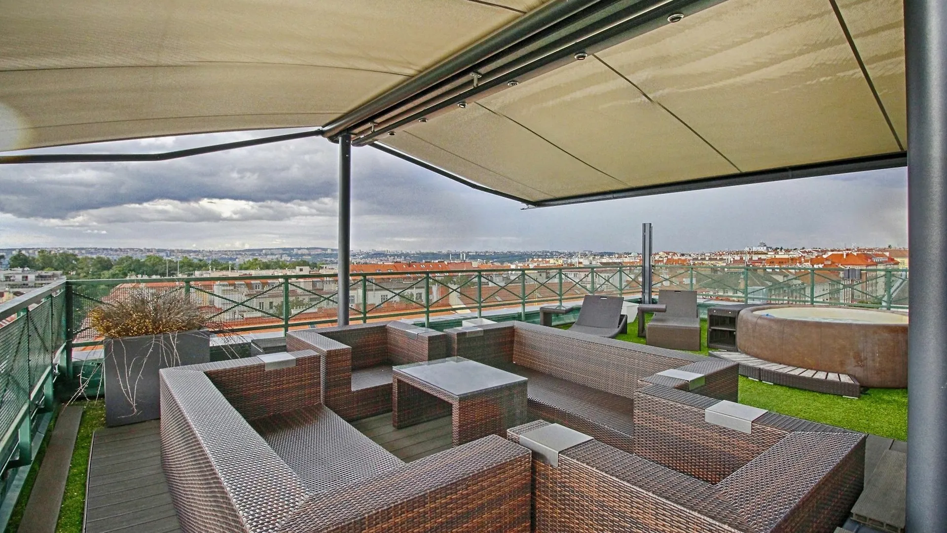 Panoramic Apartment Roof Terrace&Jacuzzi Prague