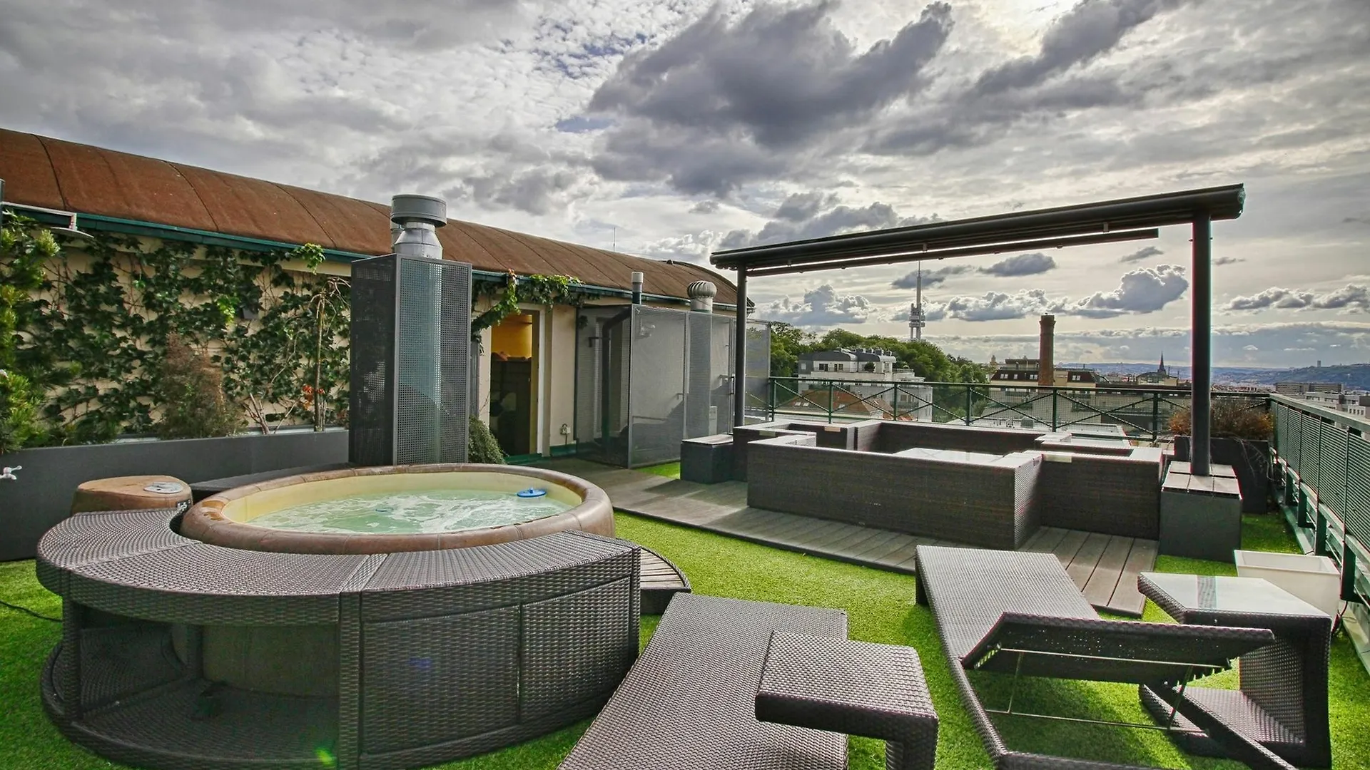 Panoramic Apartment Roof Terrace&Jacuzzi Prague