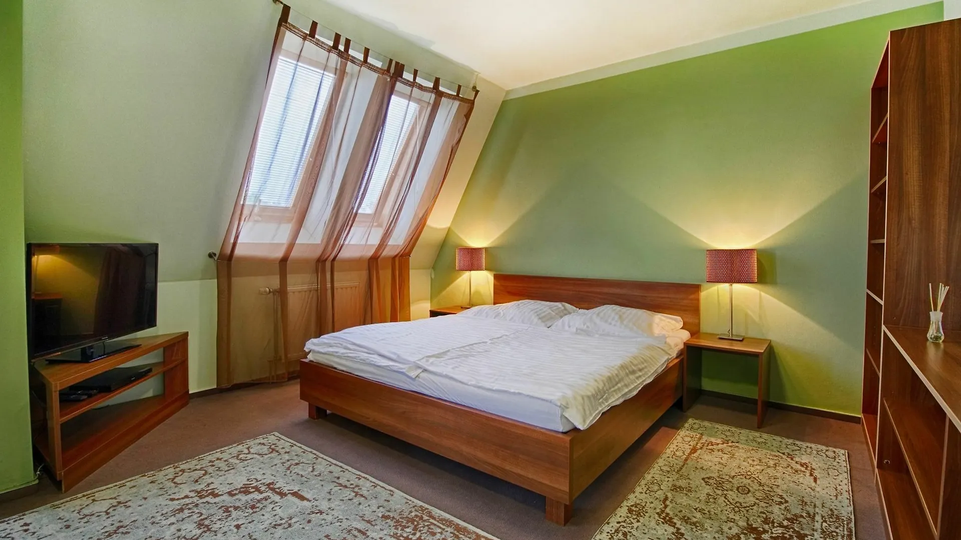 Panoramic Apartment Roof Terrace&Jacuzzi Prague